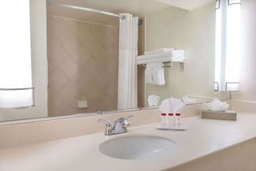 Ramada Hotel & Conference Center By Wyndham Las Cruces