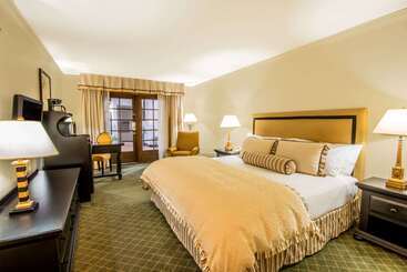 Ramada Hotel & Conference Center By Wyndham Las Cruces