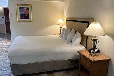 Ramada Hotel & Conference Center By Wyndham Las Cruces
