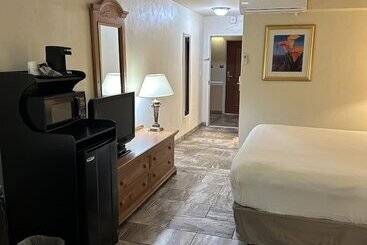Ramada Hotel & Conference Center By Wyndham Las Cruces