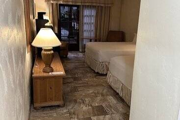 Ramada Hotel & Conference Center By Wyndham Las Cruces