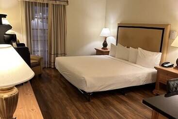 Ramada Hotel & Conference Center By Wyndham Las Cruces