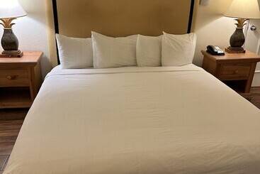 Ramada Hotel & Conference Center By Wyndham Las Cruces
