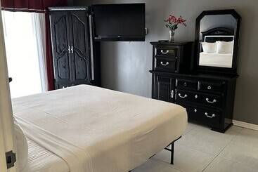 Ramada Hotel & Conference Center By Wyndham Las Cruces