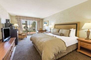 Ramada Hotel & Conference Center By Wyndham Las Cruces