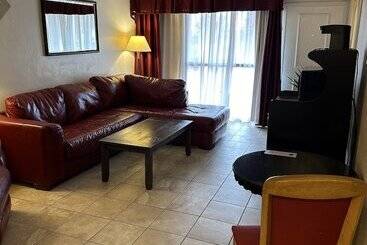 Ramada Hotel & Conference Center By Wyndham Las Cruces