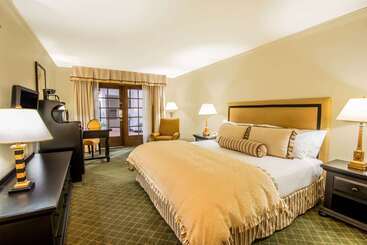 Ramada Hotel & Conference Center By Wyndham Las Cruces
