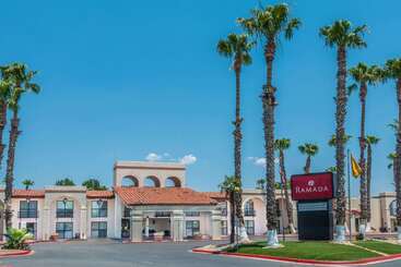 Ramada Hotel & Conference Center By Wyndham Las Cruces