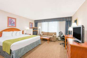 هتل Ramada By Wyndham Cumberland Downtown