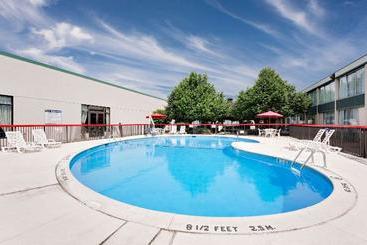 هتل Ramada By Wyndham Fishkill