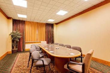 هتل Ramada By Wyndham Fishkill