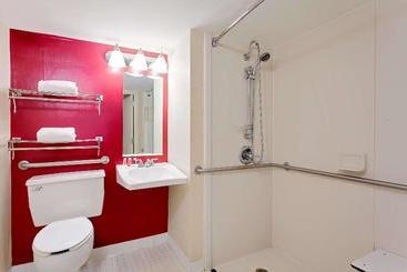 هتل Ramada By Wyndham Fishkill
