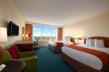 هتل Ramada By Wyndham Kissimmee Gateway   Free Theme Park Shuttle