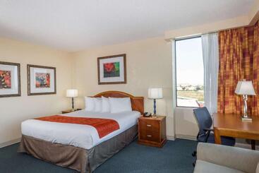هتل Ramada By Wyndham Kissimmee Gateway   Free Theme Park Shuttle