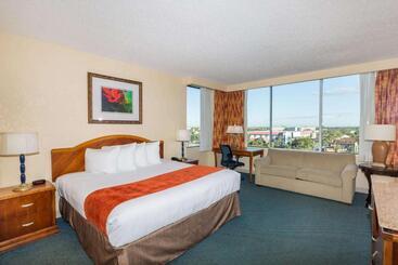 هتل Ramada By Wyndham Kissimmee Gateway   Free Theme Park Shuttle