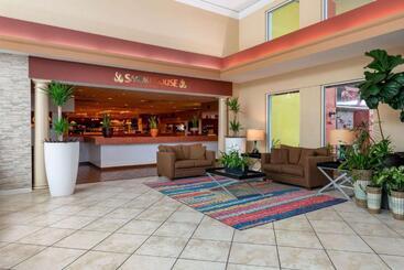 هتل Ramada By Wyndham Kissimmee Gateway   Free Theme Park Shuttle