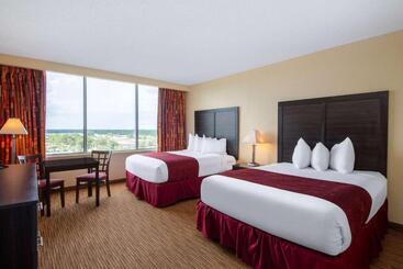 هتل Ramada By Wyndham Kissimmee Gateway   Free Theme Park Shuttle