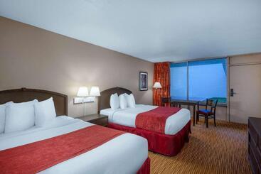 هتل Ramada By Wyndham Kissimmee Gateway   Free Theme Park Shuttle