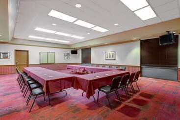 هتل Ramada By Wyndham Provo