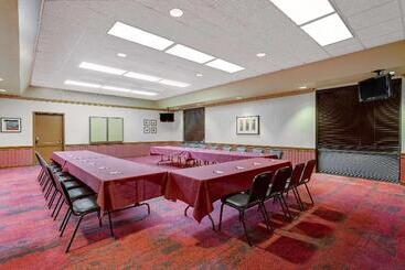 هتل Ramada By Wyndham Provo
