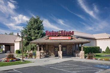 هتل Ramada By Wyndham Provo