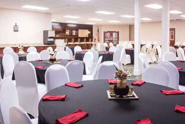 هتل Ramada By Wyndham & Suites Warner Robins