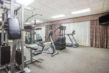 هتل Ramada By Wyndham & Suites Warner Robins