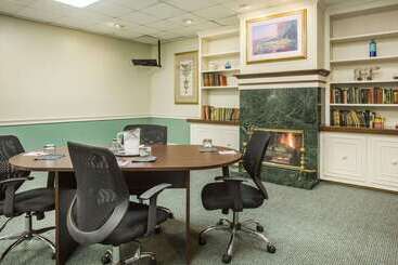 هتل Ramada By Wyndham & Suites Warner Robins