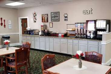 هتل Ramada By Wyndham & Suites Warner Robins