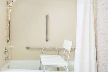 هتل Ramada By Wyndham & Suites Warner Robins