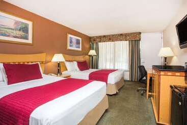 هتل Ramada By Wyndham & Suites Warner Robins