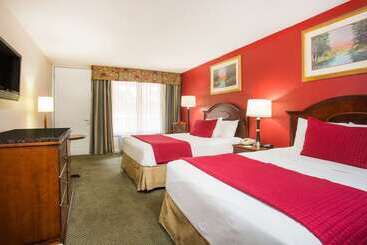 هتل Ramada By Wyndham & Suites Warner Robins