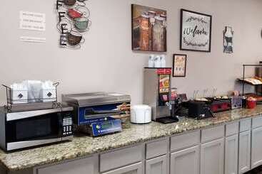 هتل Ramada By Wyndham & Suites Warner Robins