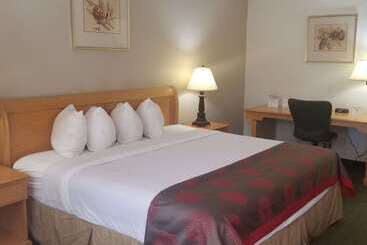 هتل Ramada By Wyndham & Suites Warner Robins
