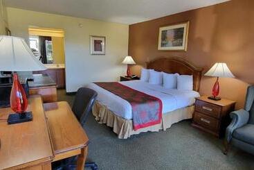 هتل Ramada By Wyndham & Suites Warner Robins