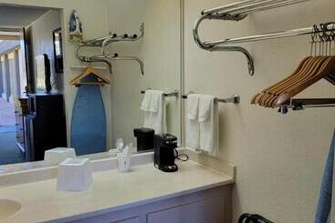 هتل Ramada By Wyndham & Suites Warner Robins