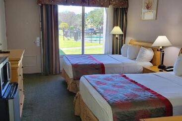 هتل Ramada By Wyndham & Suites Warner Robins