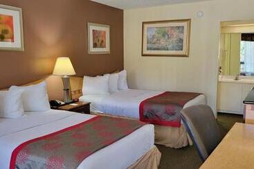 هتل Ramada By Wyndham & Suites Warner Robins