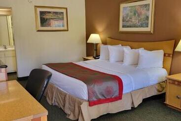 هتل Ramada By Wyndham & Suites Warner Robins
