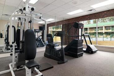 هتل Ramada By Wyndham & Suites Warner Robins