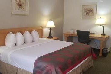 هتل Ramada By Wyndham & Suites Warner Robins