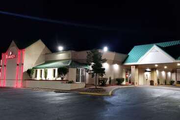 هتل Ramada By Wyndham & Suites Warner Robins