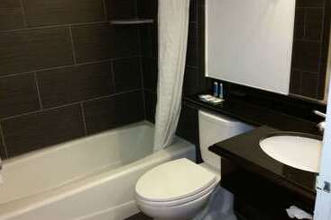 هتل Rodeway Inn Civic Center