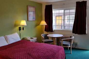 هتل Rodeway Inn Civic Center