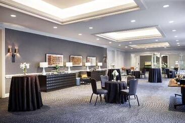 هتل The Logan Philadelphia Curio Collection By Hilton
