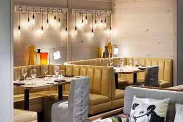 هتل The Logan Philadelphia Curio Collection By Hilton