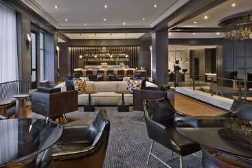 هتل The Logan Philadelphia Curio Collection By Hilton