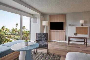 هتل The Pierside Santa Monica