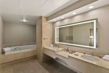 هتل The Royal Sonesta Harbor Court Baltimore