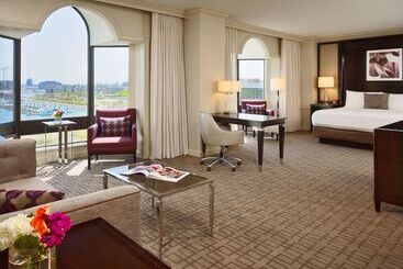 هتل The Royal Sonesta Harbor Court Baltimore